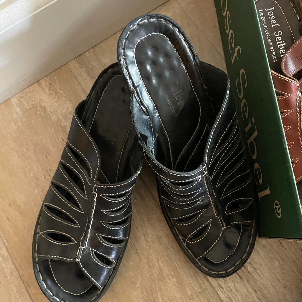 NO LONGER AVAILABLE !!!pair Josef Seibel sandals. Like new, new in box